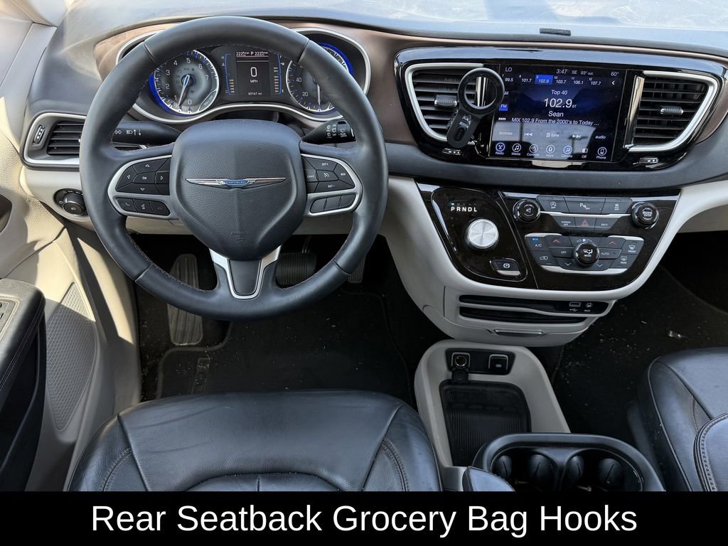 Used 2017 Chrysler Pacifica Touring-L FWD image 13