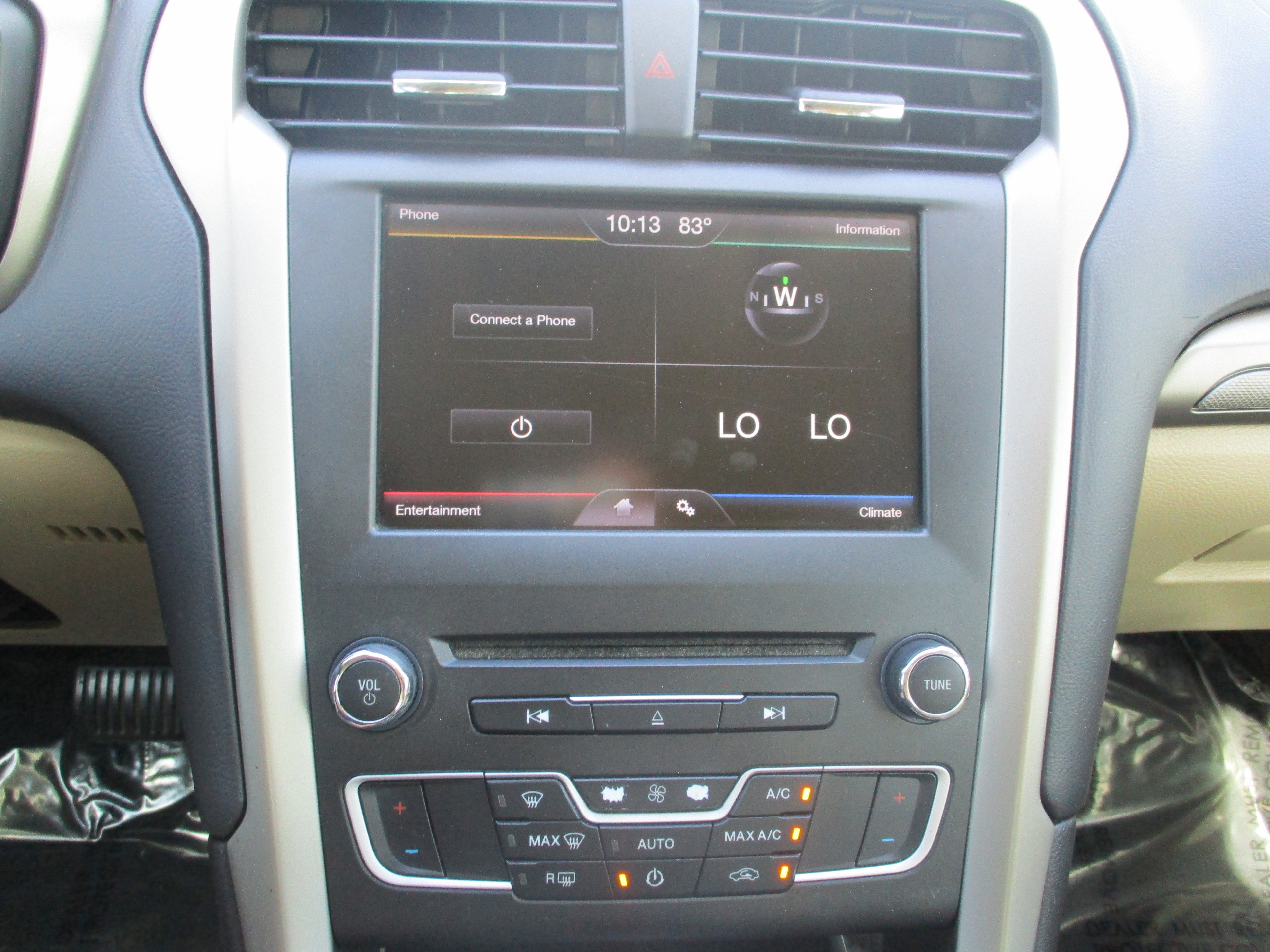 Used 2016 Ford Fusion SE FWD image 18
