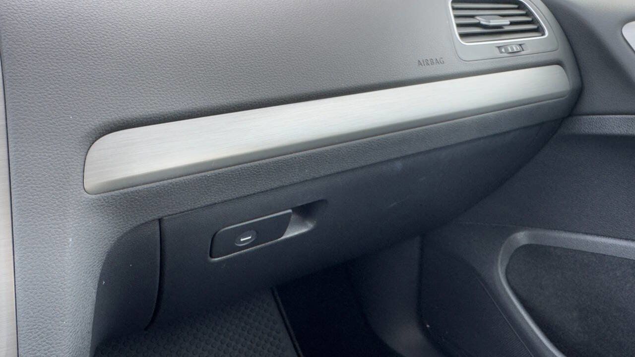 Used 2015 Volkswagen Golf S image 16