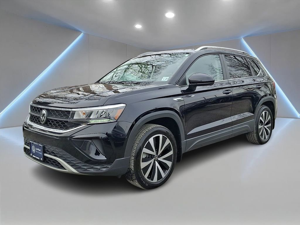 Certified 2022 Volkswagen Taos SE image 3