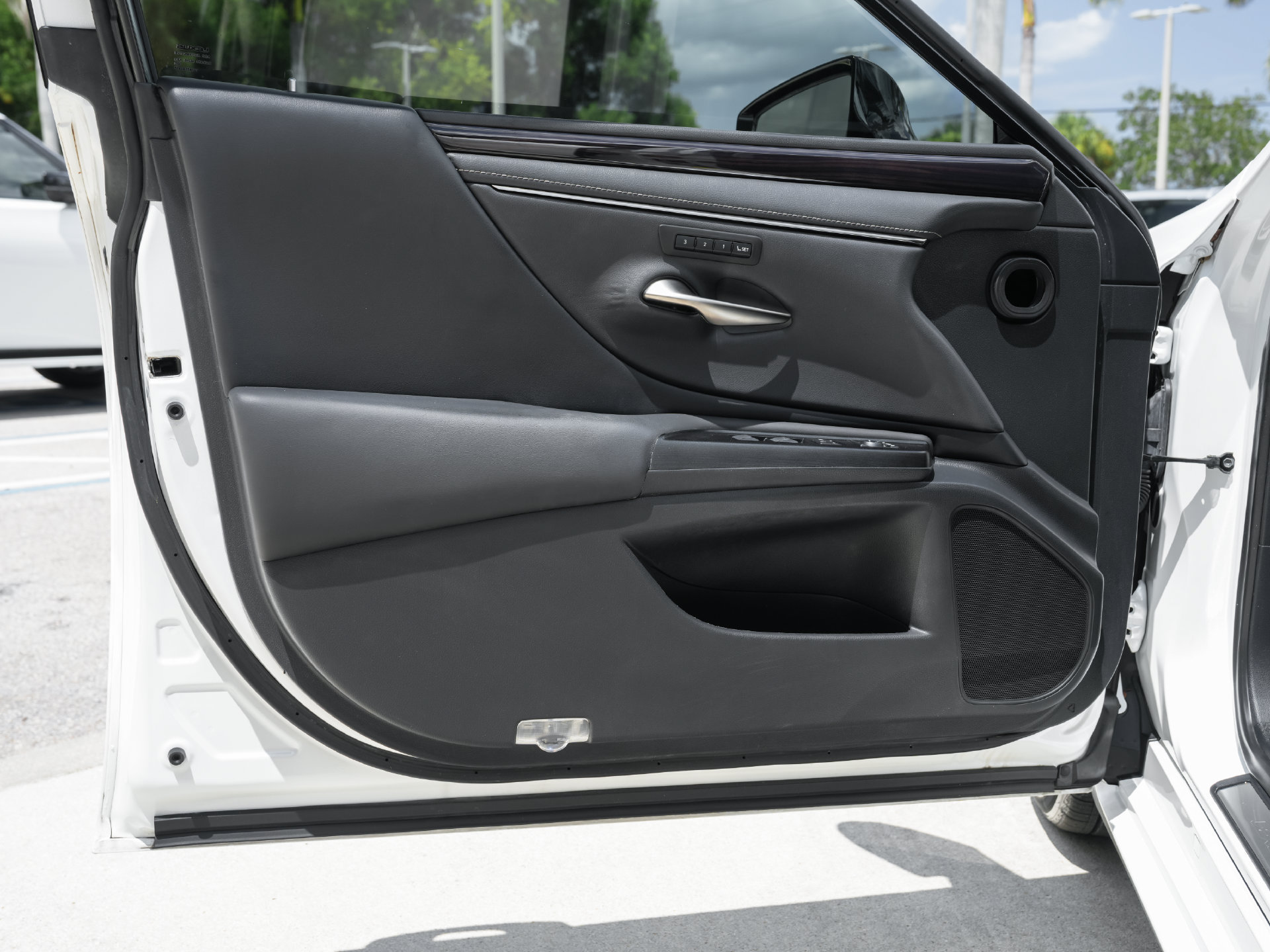 Used 2020 Lexus ES 300h w/ Premium Package FWD image 33