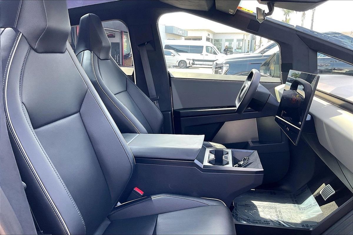 Used 2025 Tesla Cybertruck AWD Crew Cab image 13