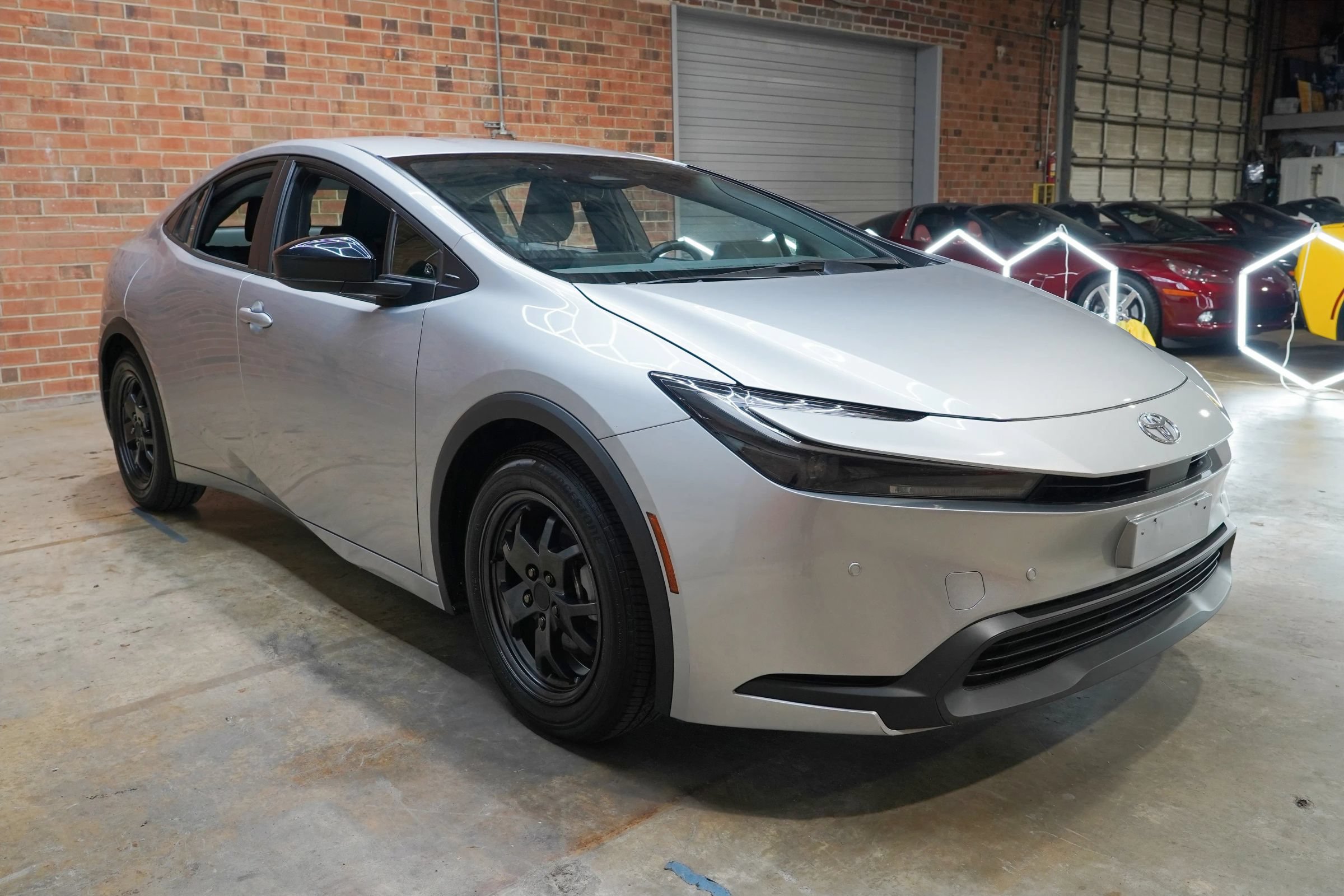 Used 2024 Toyota Prius LE FWD image 3
