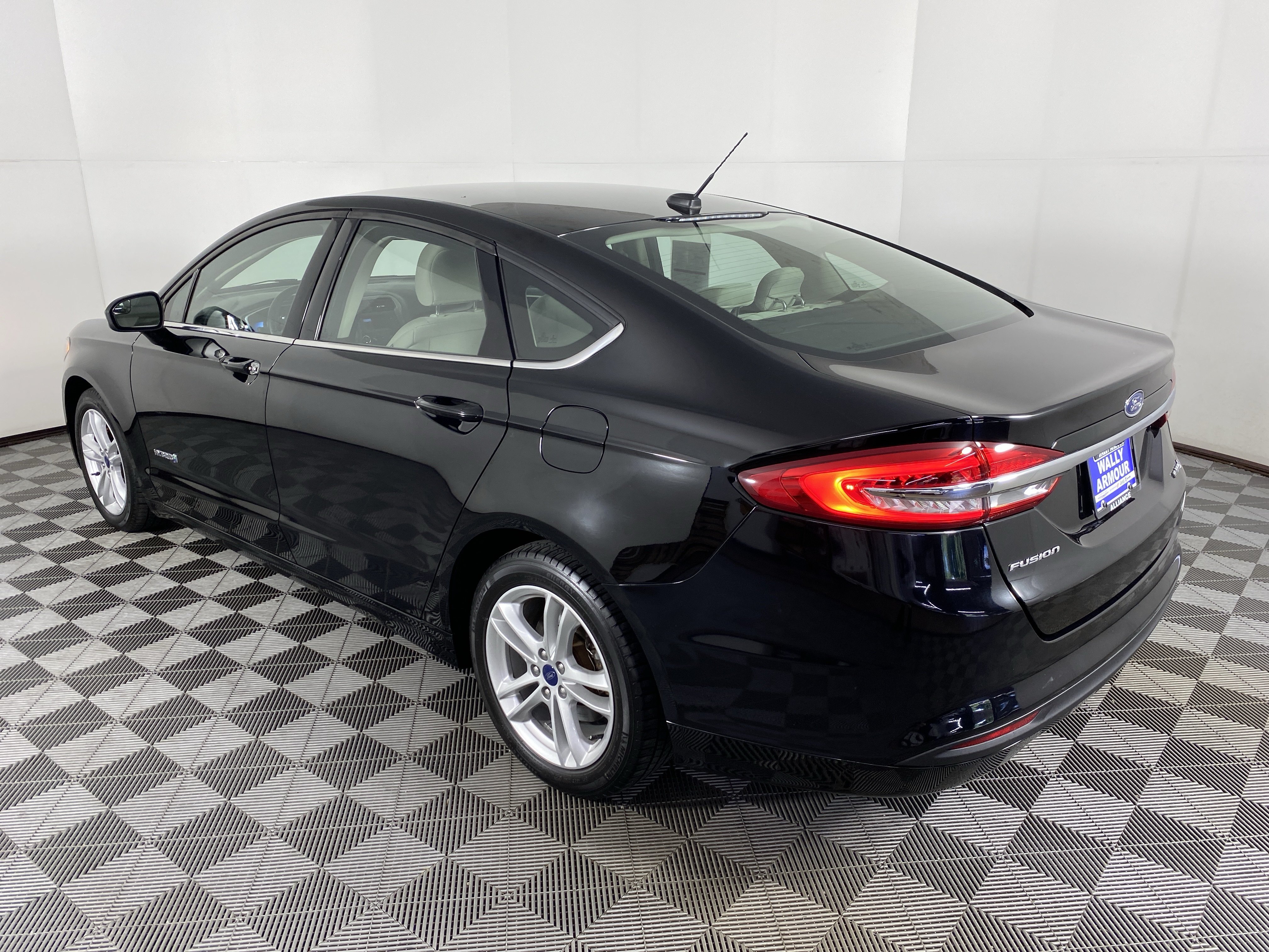 Used 2018 Ford Fusion S FWD image 5