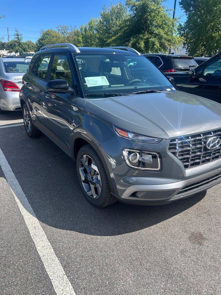 New 2026 Hyundai Venue SEL FWD image 3