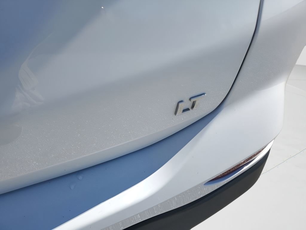 Used 2023 Chevrolet Equinox LT image 39