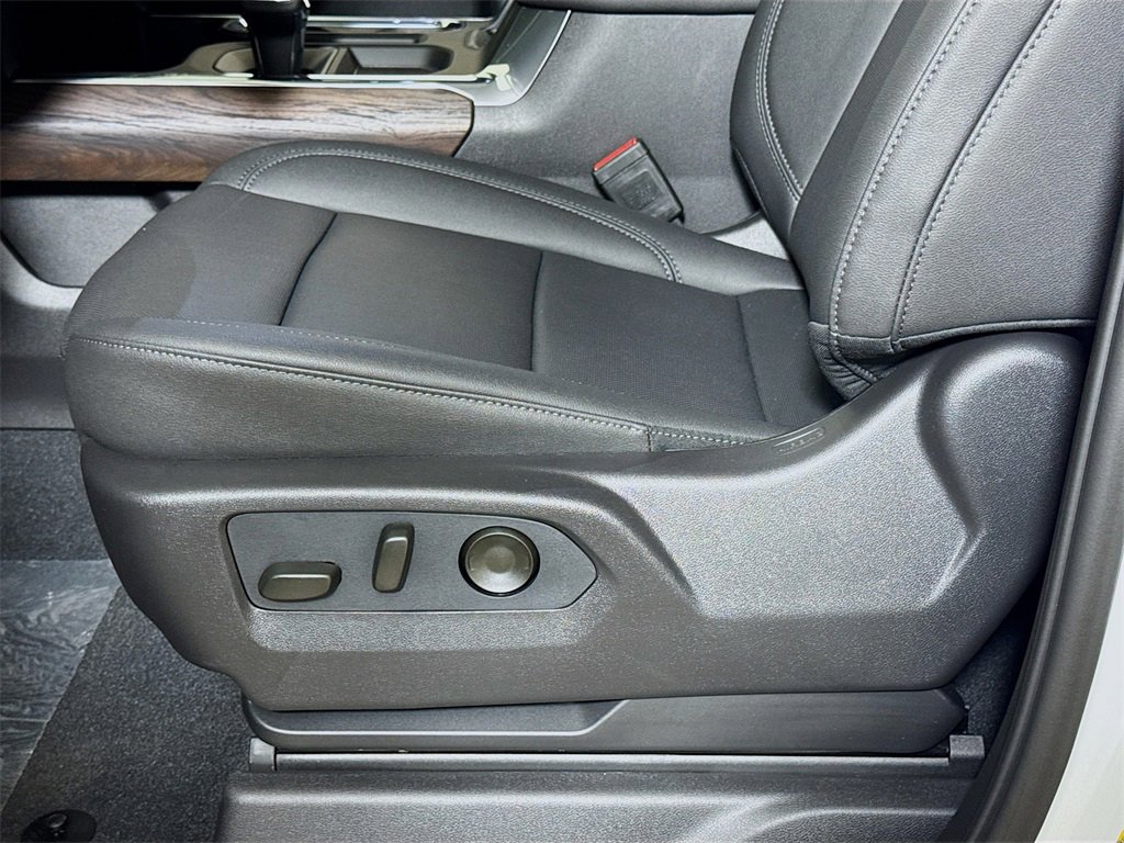 New 2026 GMC Sierra 1500 SLT image 17