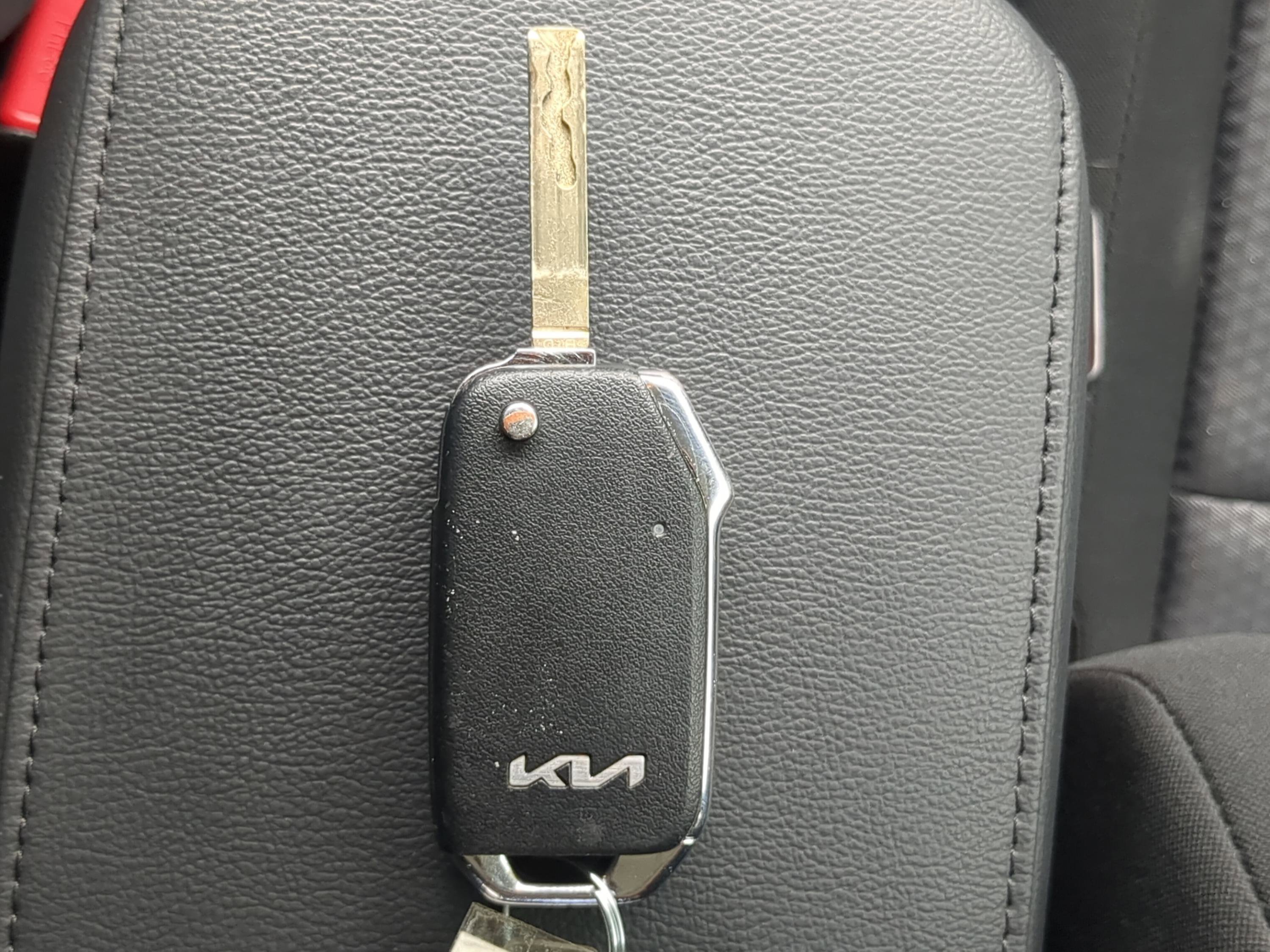 Certified 2023 Kia Soul LX FWD image 21