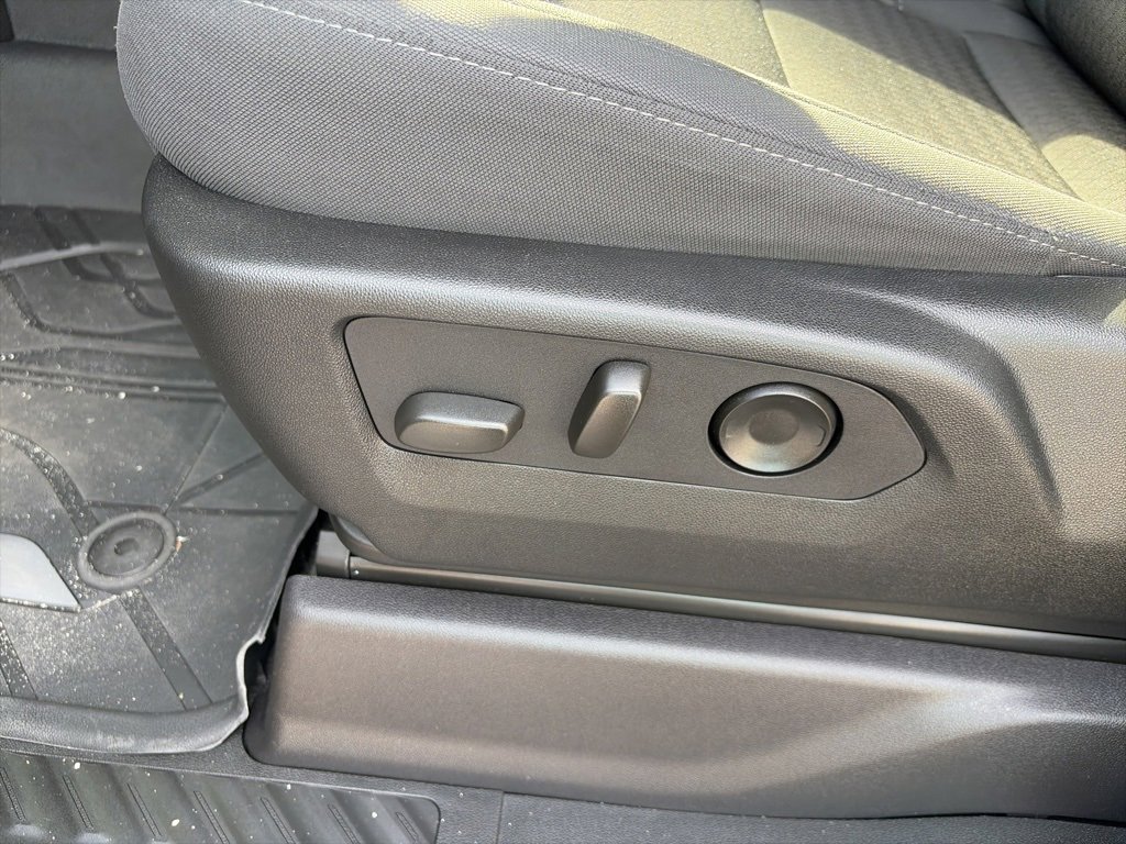 Used 2024 Chevrolet Silverado 2500 Custom w/ Custom Value Package image 21