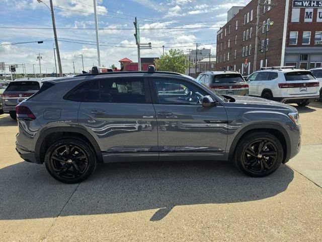Certified 2025 Volkswagen Atlas Cross Sport SEL R-Line AWD/4WD image 3