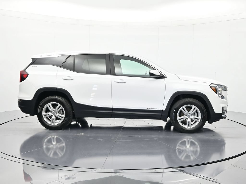 Used 2024 GMC Terrain SLE AWD/4WD image 4