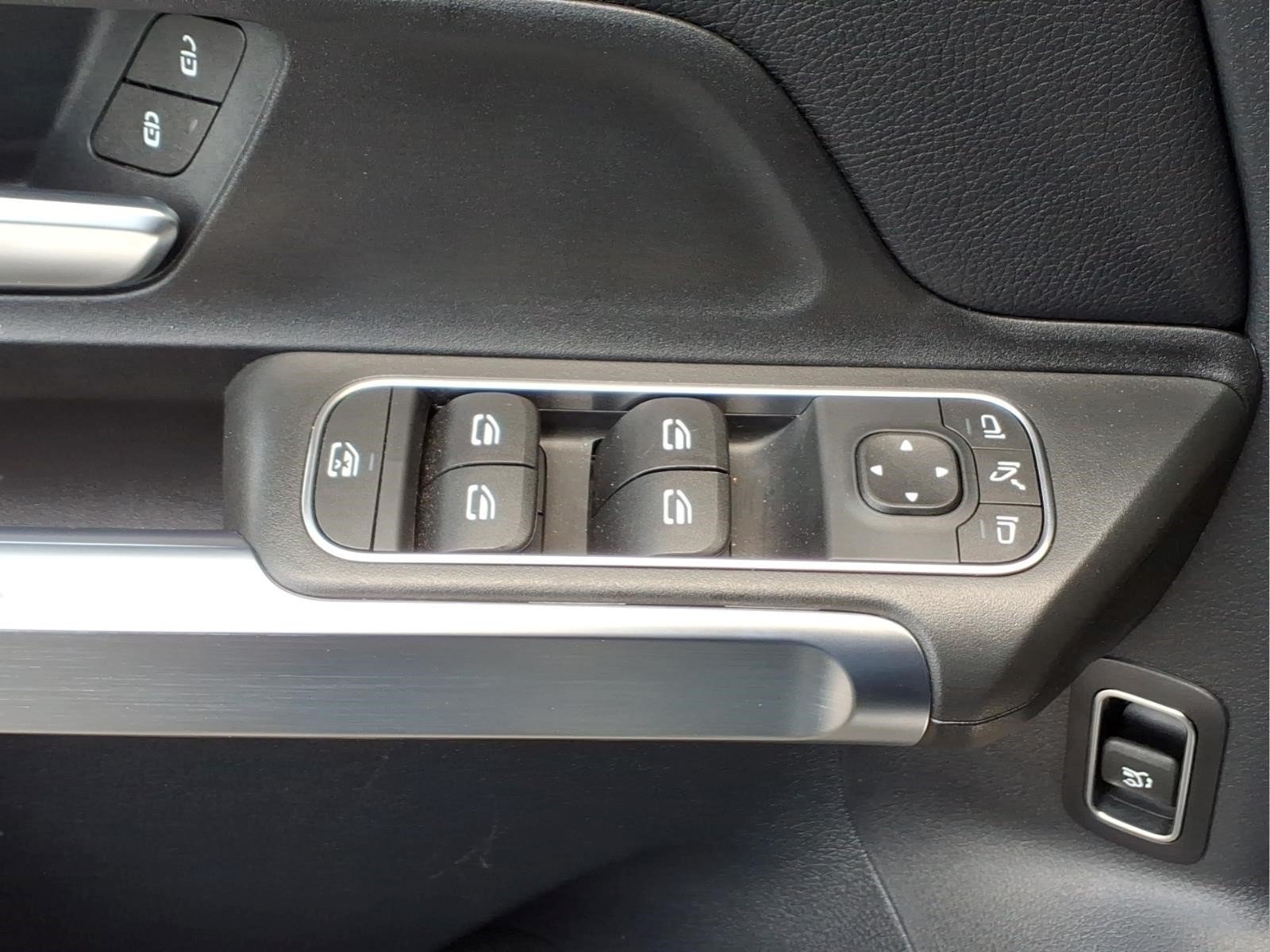 Certified 2025 Mercedes-Benz GLB 250 4MATIC image 24