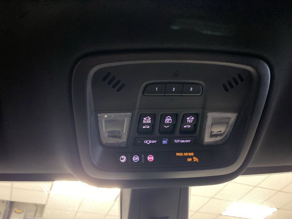 Used 2023 Chevrolet Traverse RS image 38