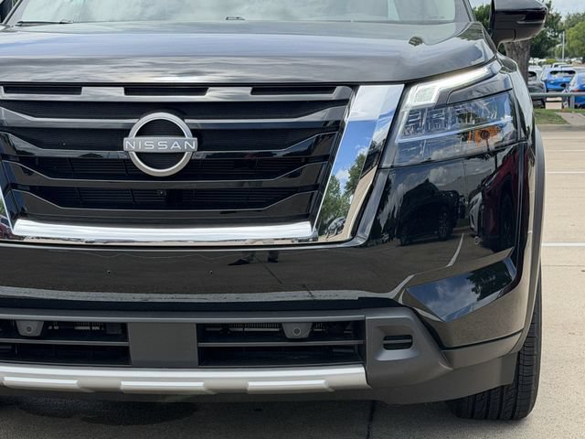 Used 2024 Nissan Pathfinder SL FWD image 9