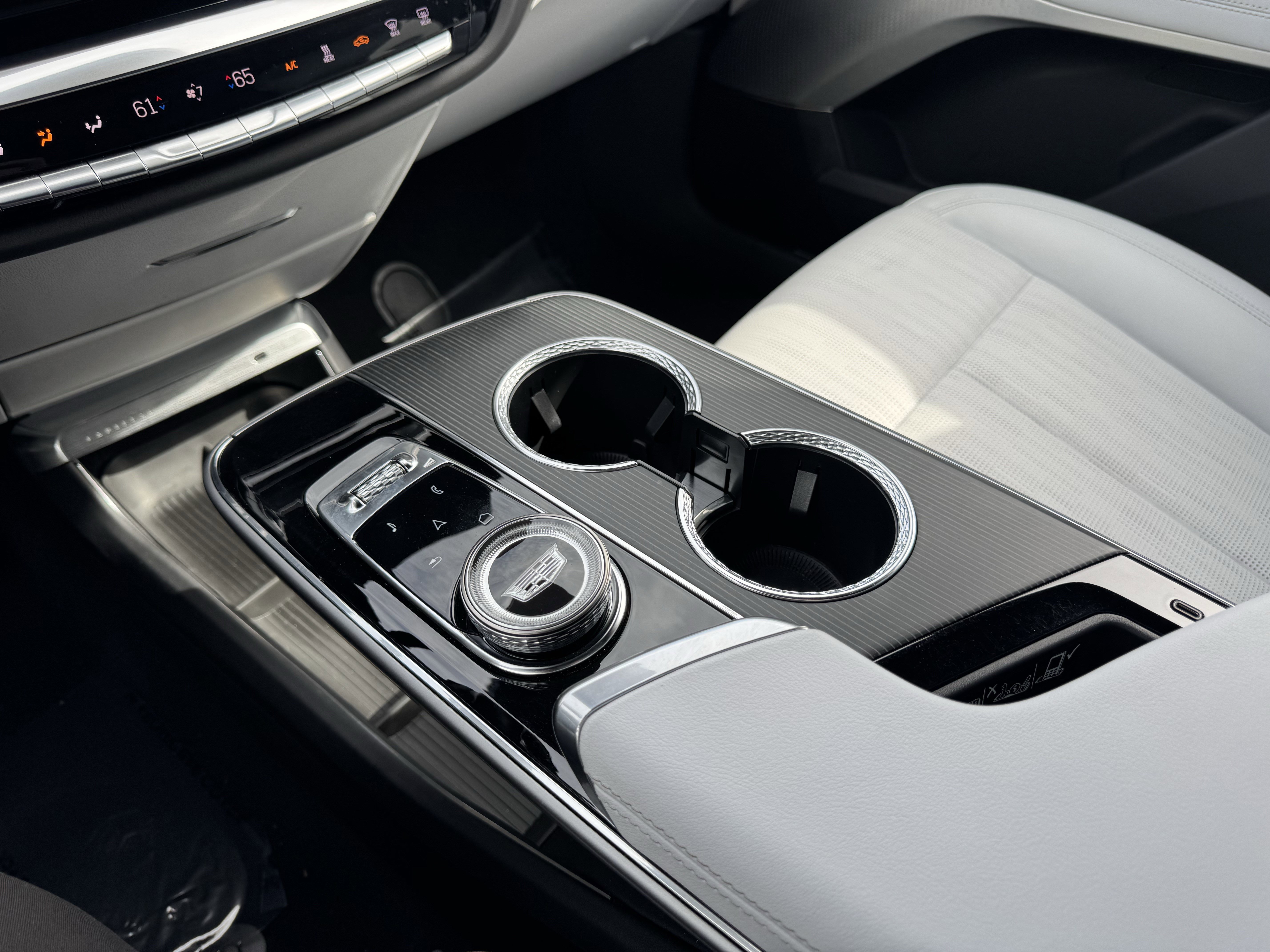 Used 2024 Cadillac Lyriq Luxury AWD/4WD image 31