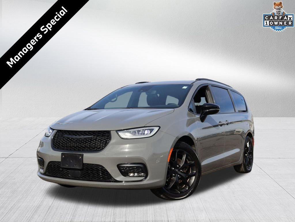 Used 2025 Chrysler Pacifica Limited image 1