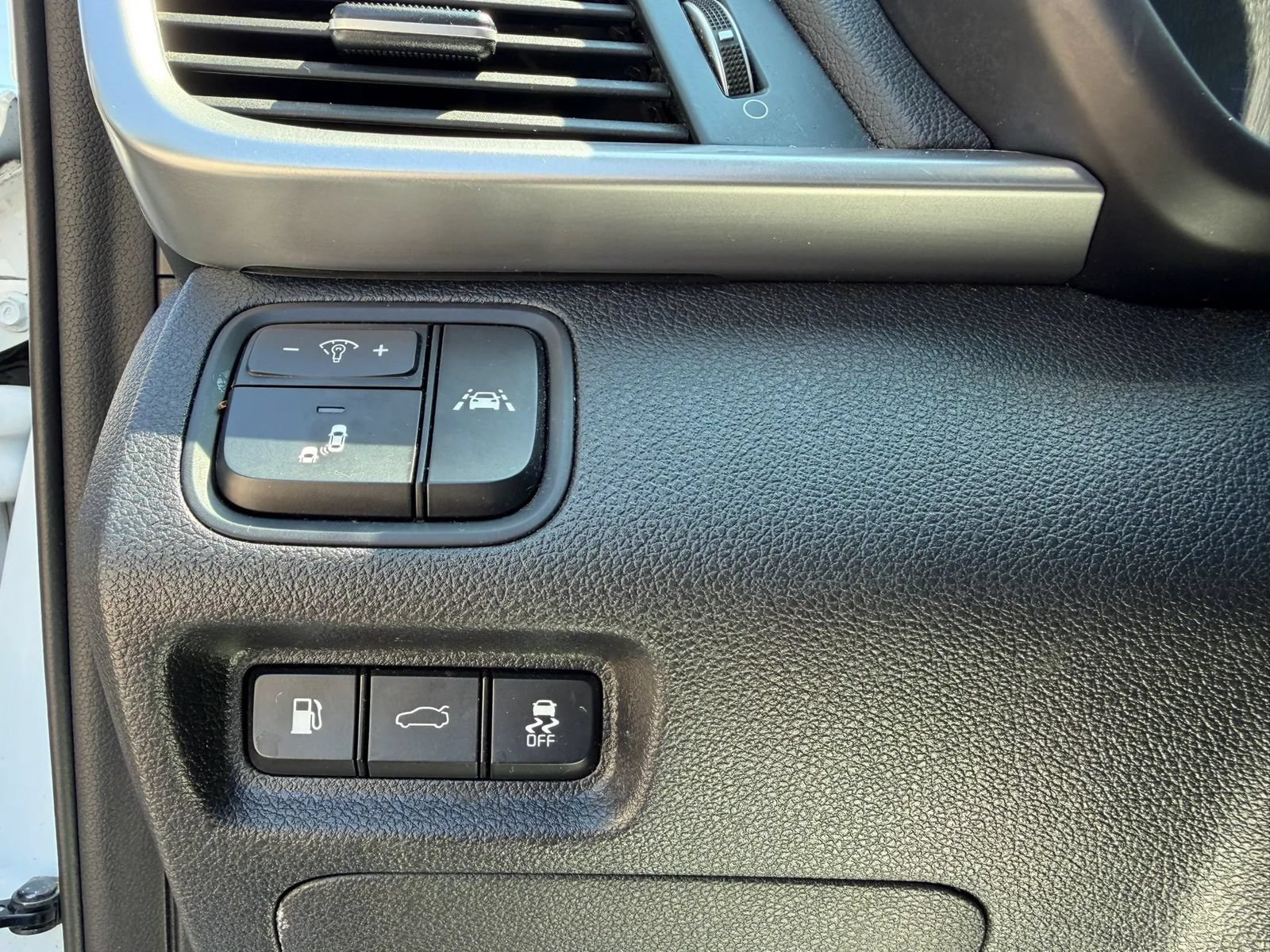 Used 2020 Kia Optima SE FWD image 12