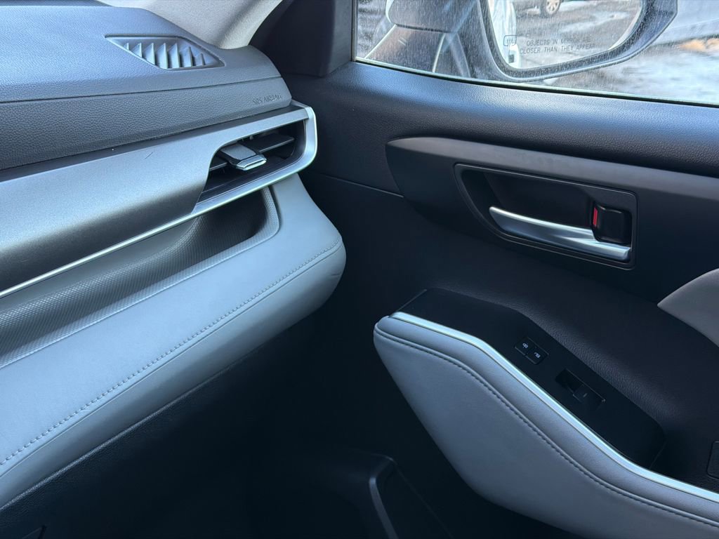 Used 2023 Toyota Highlander XLE image 35