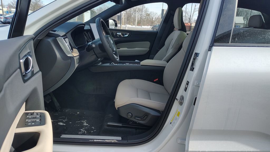 New 2026 Volvo XC60 B5 Plus w/ Protection Package Premier image 7