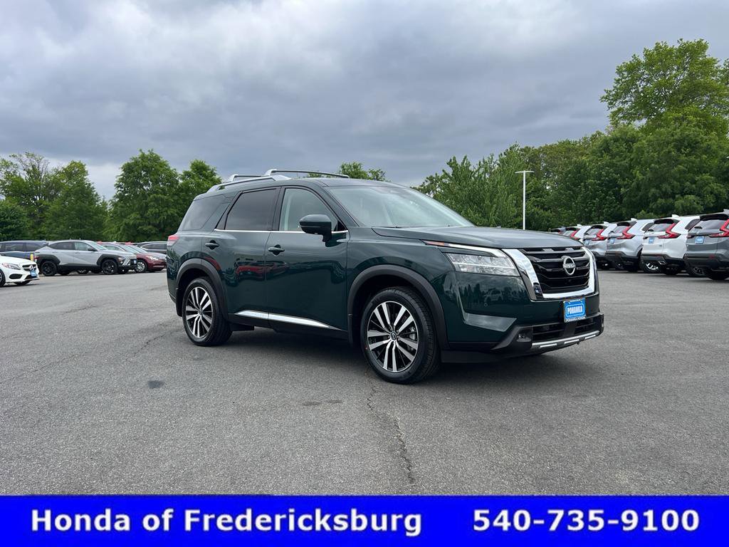 Used 2024 Nissan Pathfinder Platinum w/ Cargo Package AWD/4WD image 2