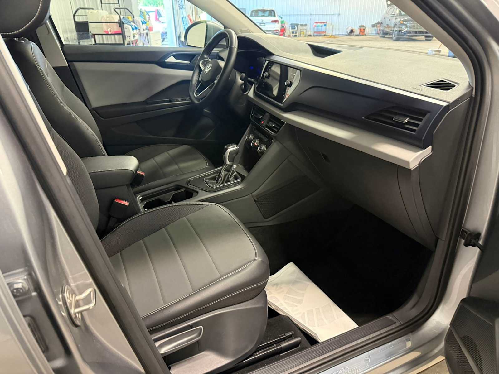 Used 2023 Volkswagen Taos SE FWD image 25