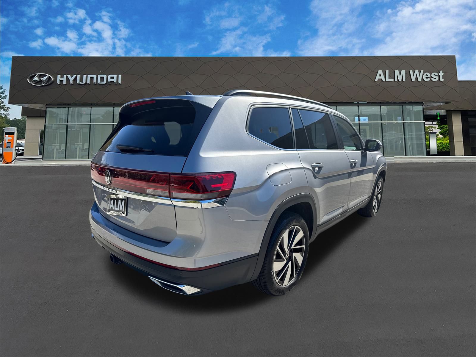 Used 2025 Volkswagen Atlas SE image 5
