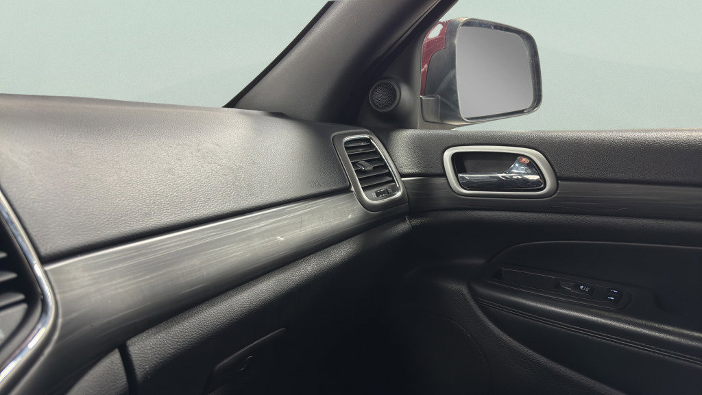 Used 2021 Jeep Grand Cherokee Laredo image 28