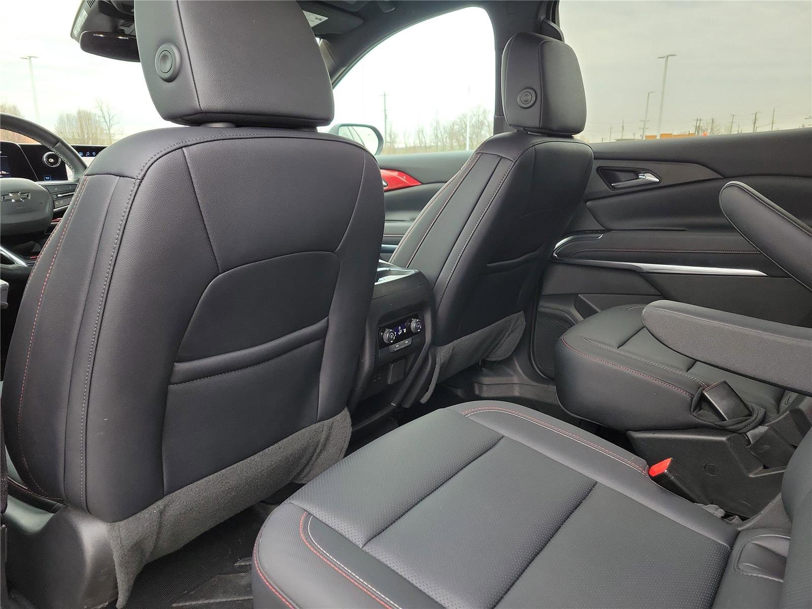 Used 2025 Chevrolet Traverse Z71 w/ Driver Confidence Package AWD/4WD image 14