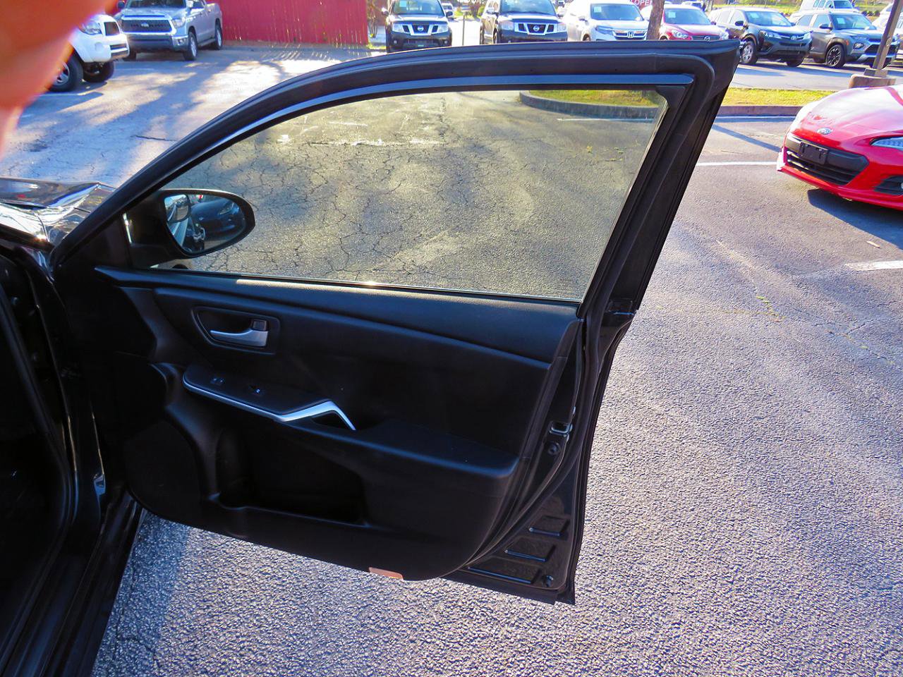 Used 2015 Toyota Camry LE image 21