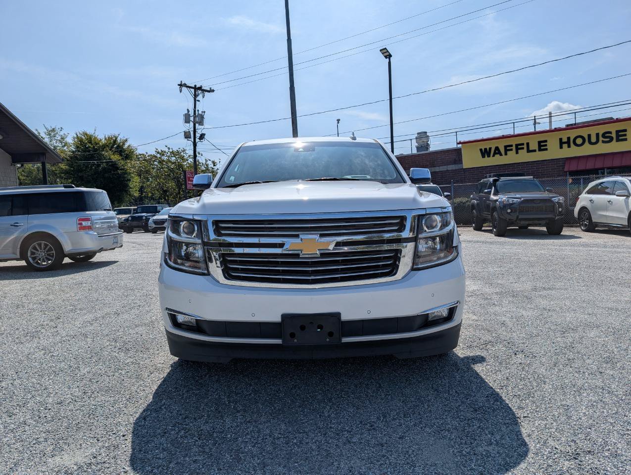 Used 2020 Chevrolet Suburban Premier w/ Premier 6.2L Value Package AWD/4WD image 2