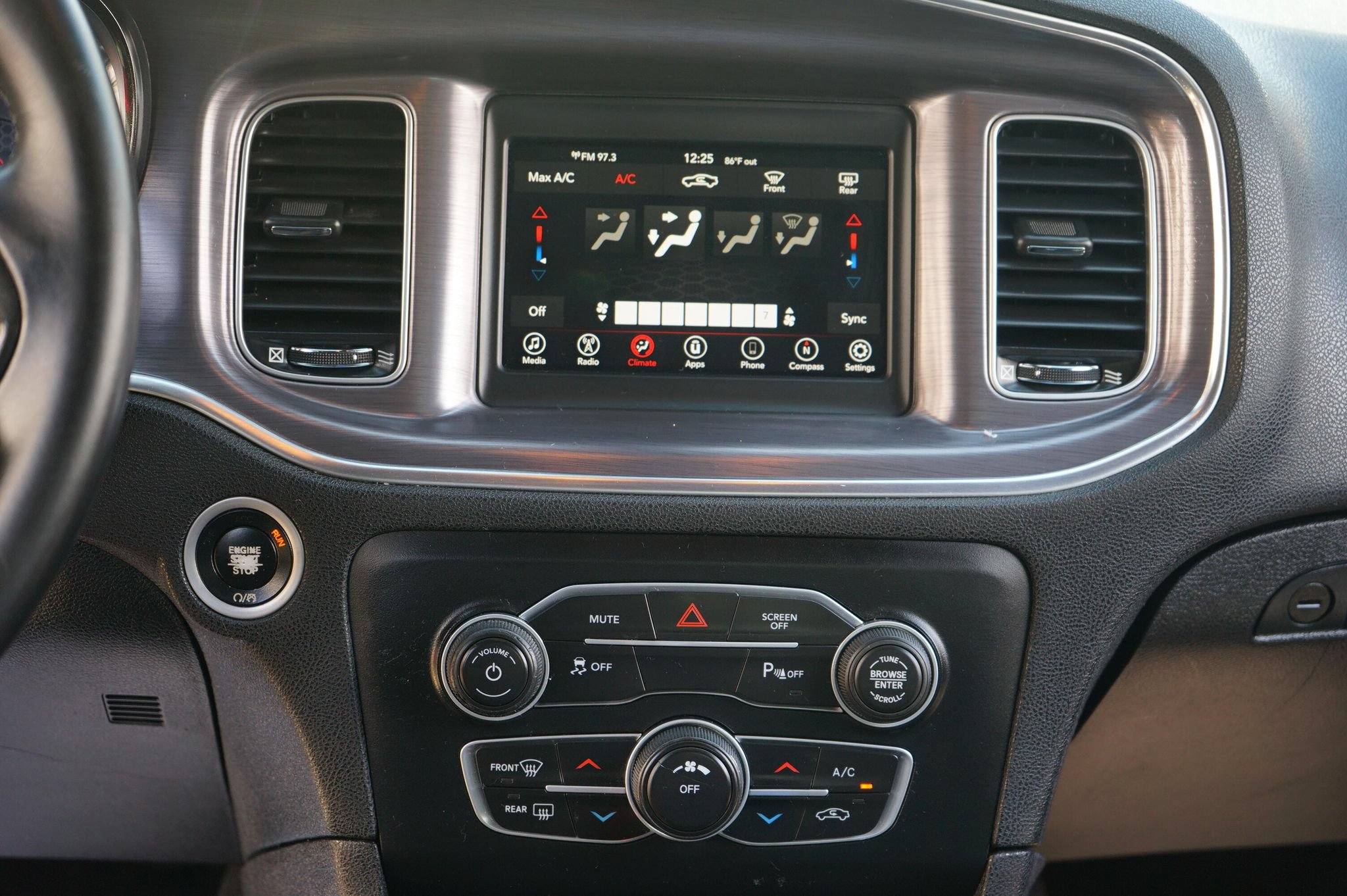 Used 2018 Dodge Charger SXT RWD image 17