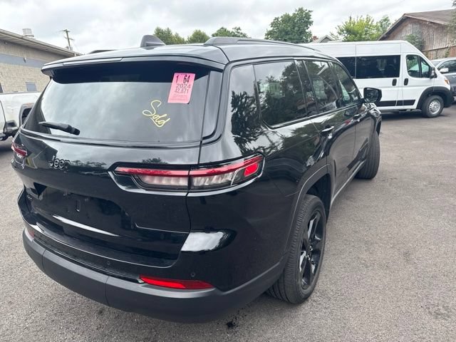Used 2024 Jeep Grand Cherokee L Altitude AWD/4WD image 7