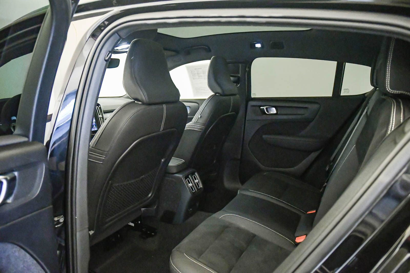 Certified 2023 Volvo C40 P8 Recharge Plus image 18