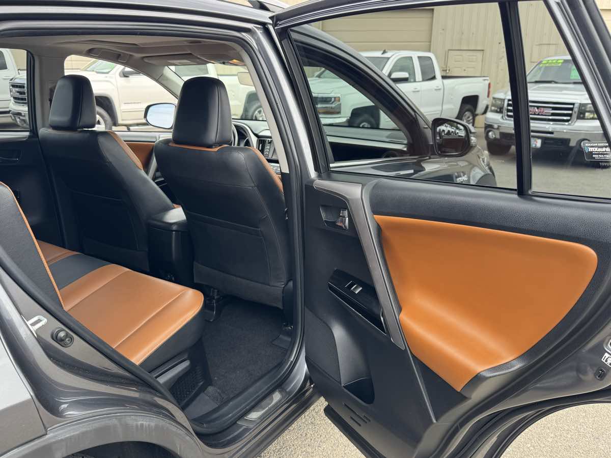 Used 2017 Toyota RAV4 Limited w/ Advanced Technology Package AWD/4WD image 18