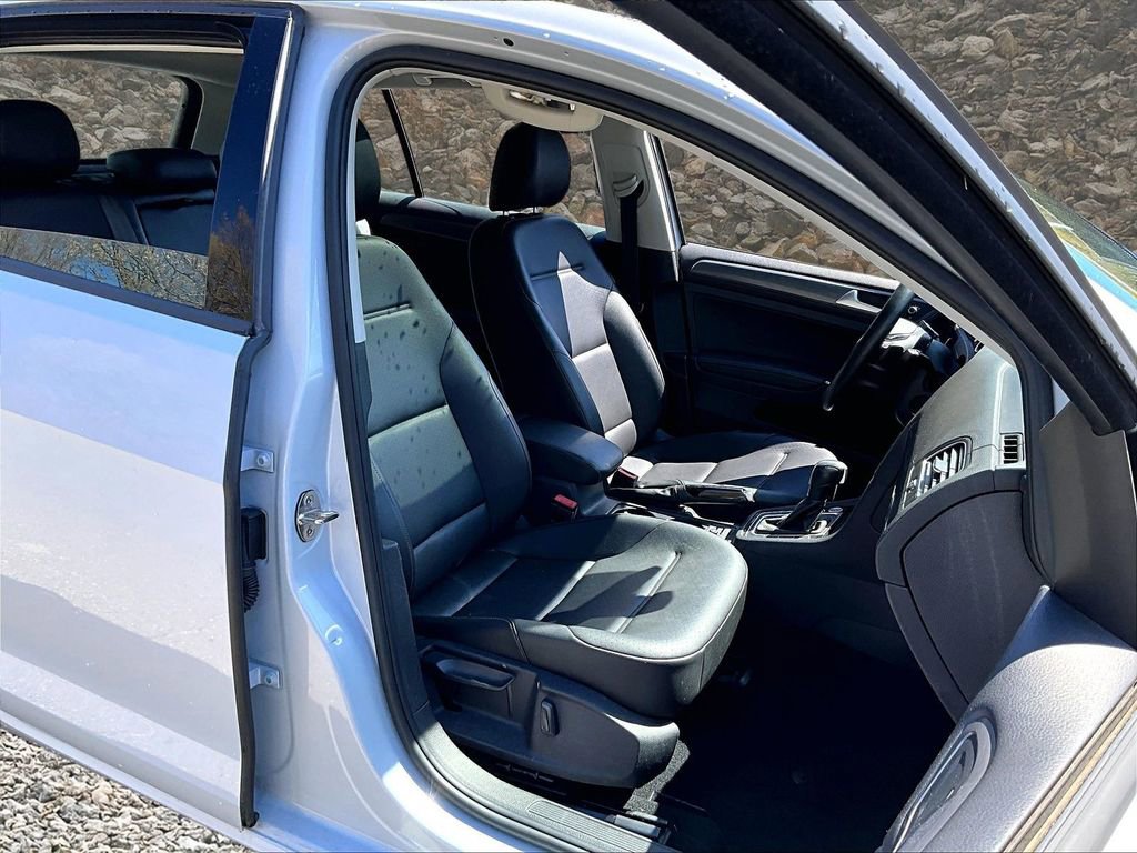 Used 2021 Volkswagen Golf 4-Door FWD image 5