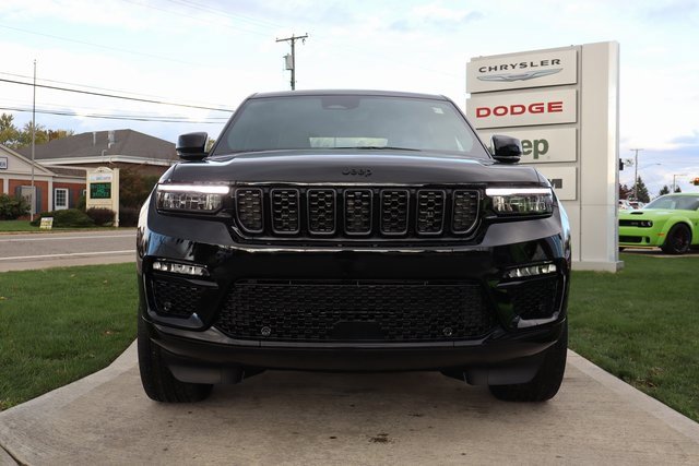 New 2025 Jeep Grand Cherokee Summit w/ Obsidian Package image 5