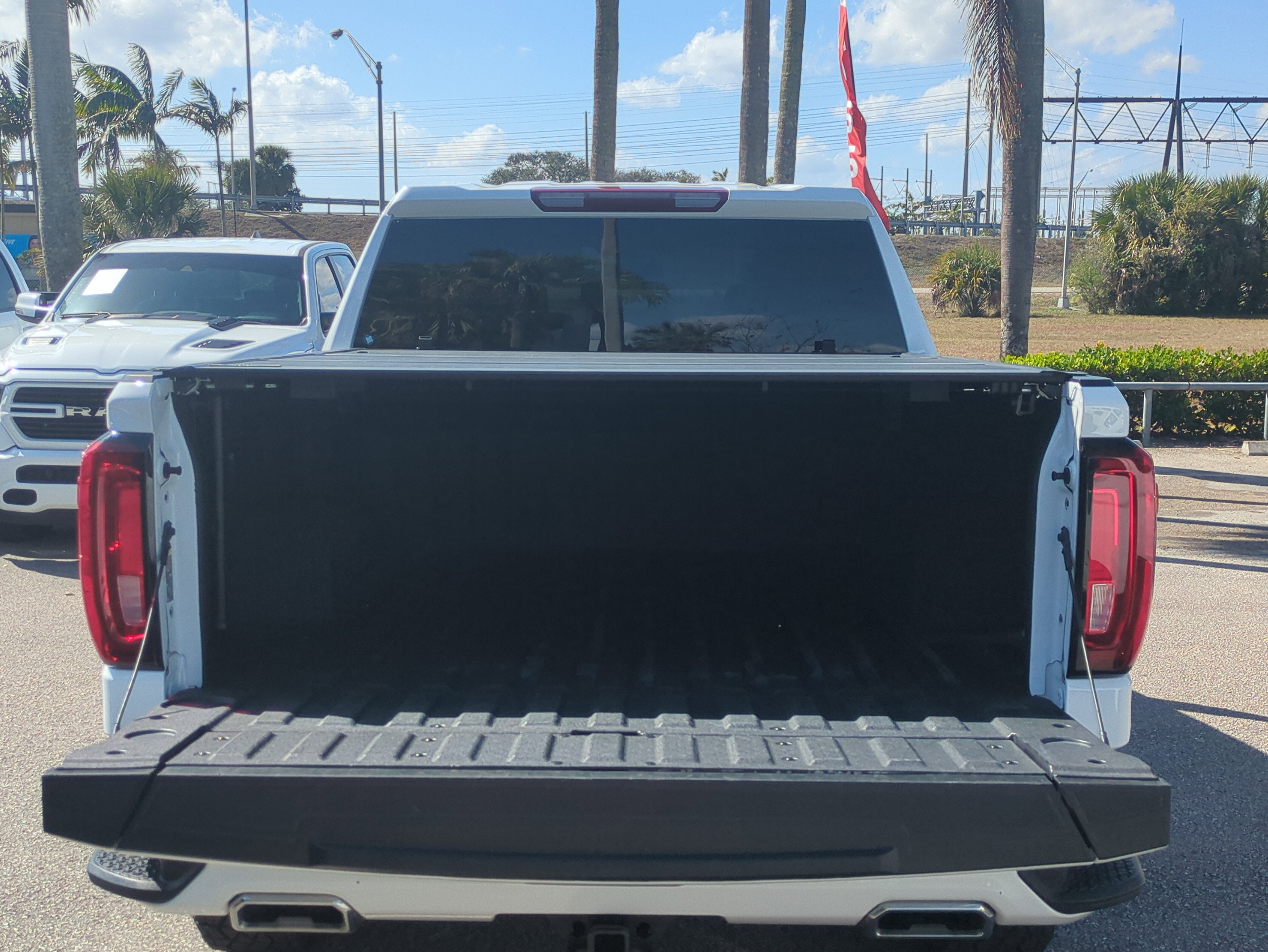 Used 2023 GMC Sierra 1500 AT4 image 13