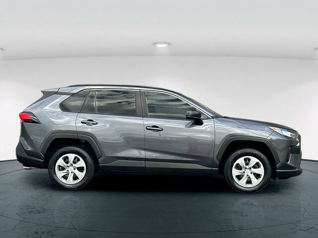 Used 2021 Toyota RAV4 LE image 7