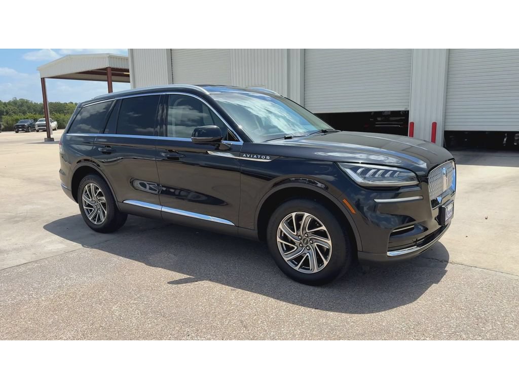 Used 2023 Lincoln Aviator AWD image 2