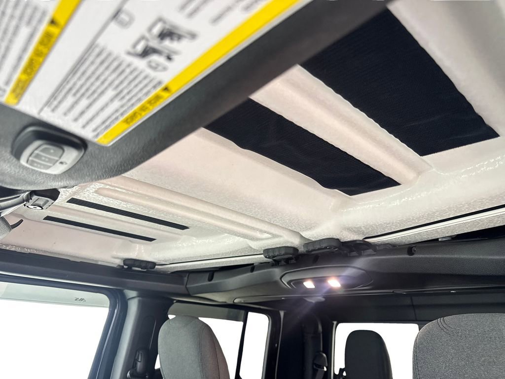 Used 2024 Jeep Gladiator Rubicon w/ Technology Group AWD/4WD image 75