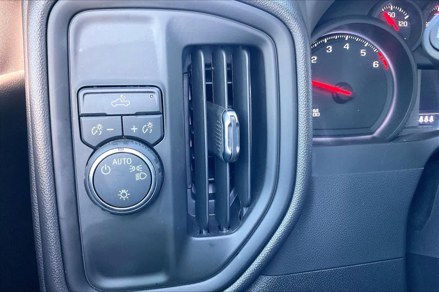 Certified 2025 Chevrolet Silverado 1500 Custom RWD image 33