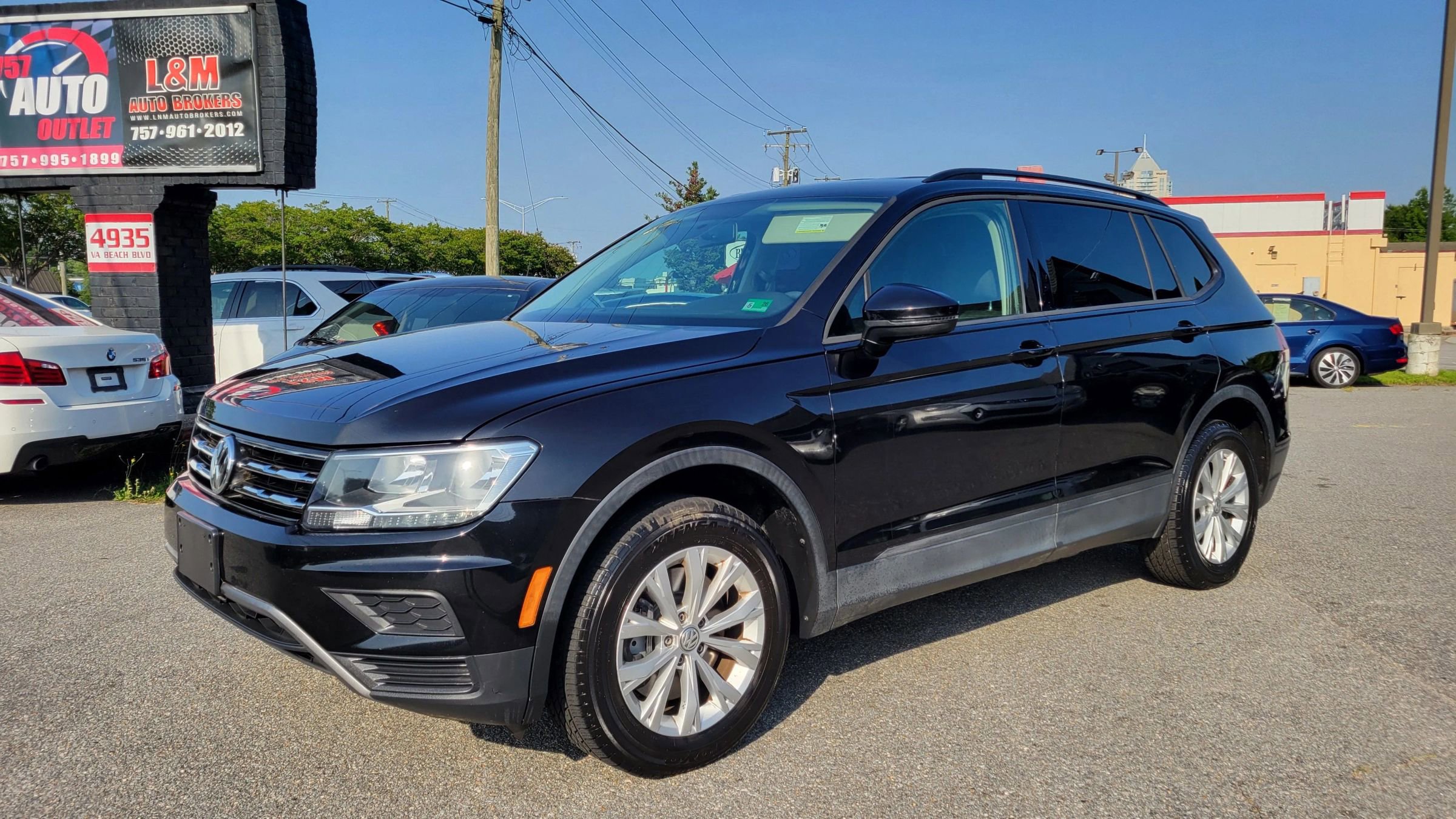 Used 2018 Volkswagen Tiguan S image 1