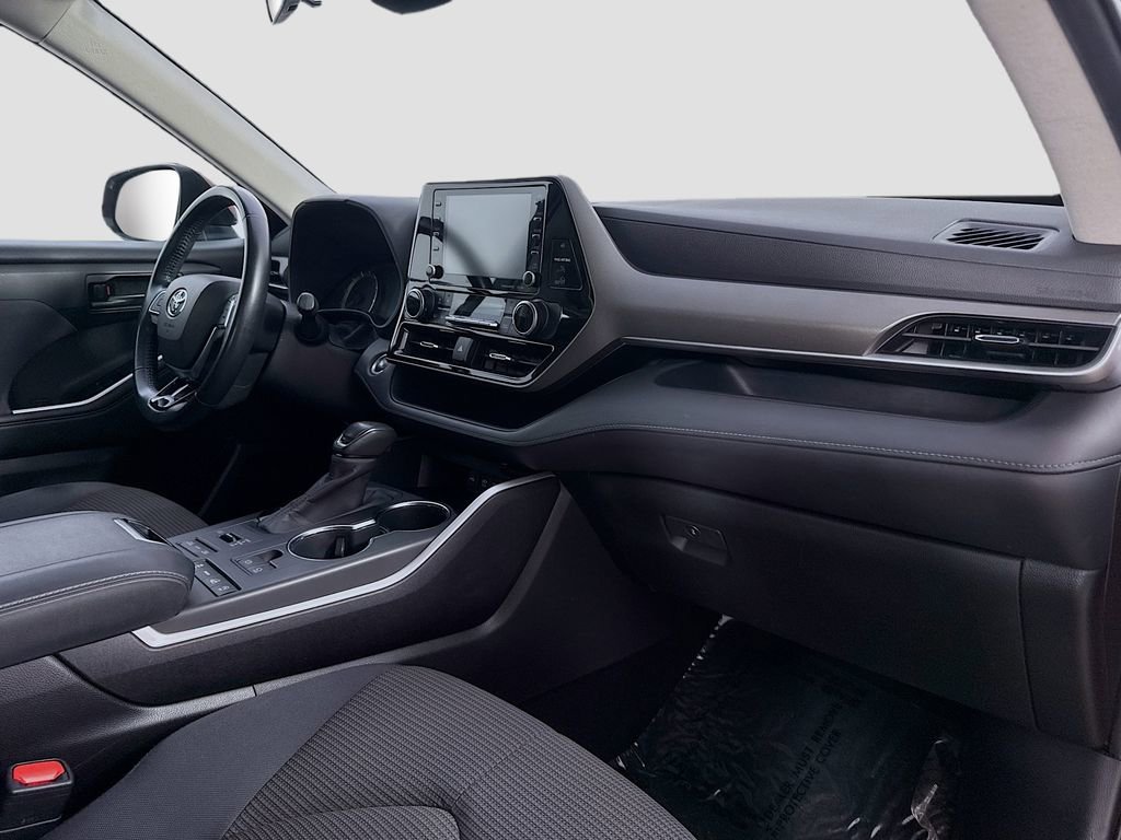 Used 2020 Toyota Highlander LE AWD/4WD image 35