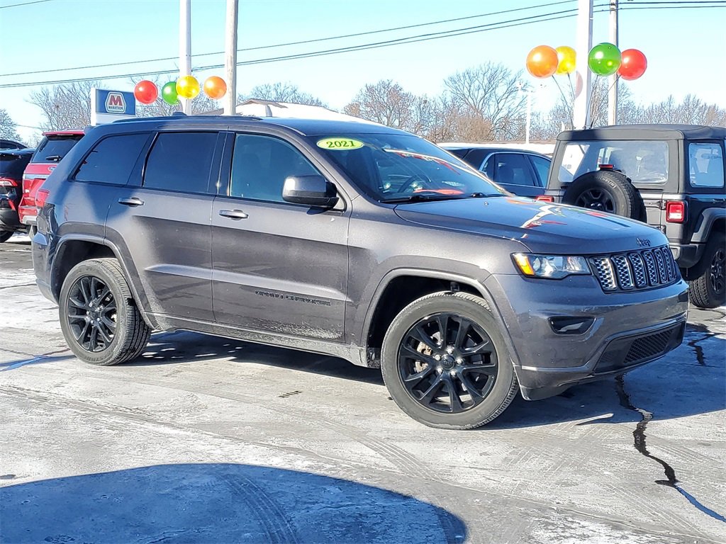 Used 2021 Jeep Grand Cherokee Laredo X image 2