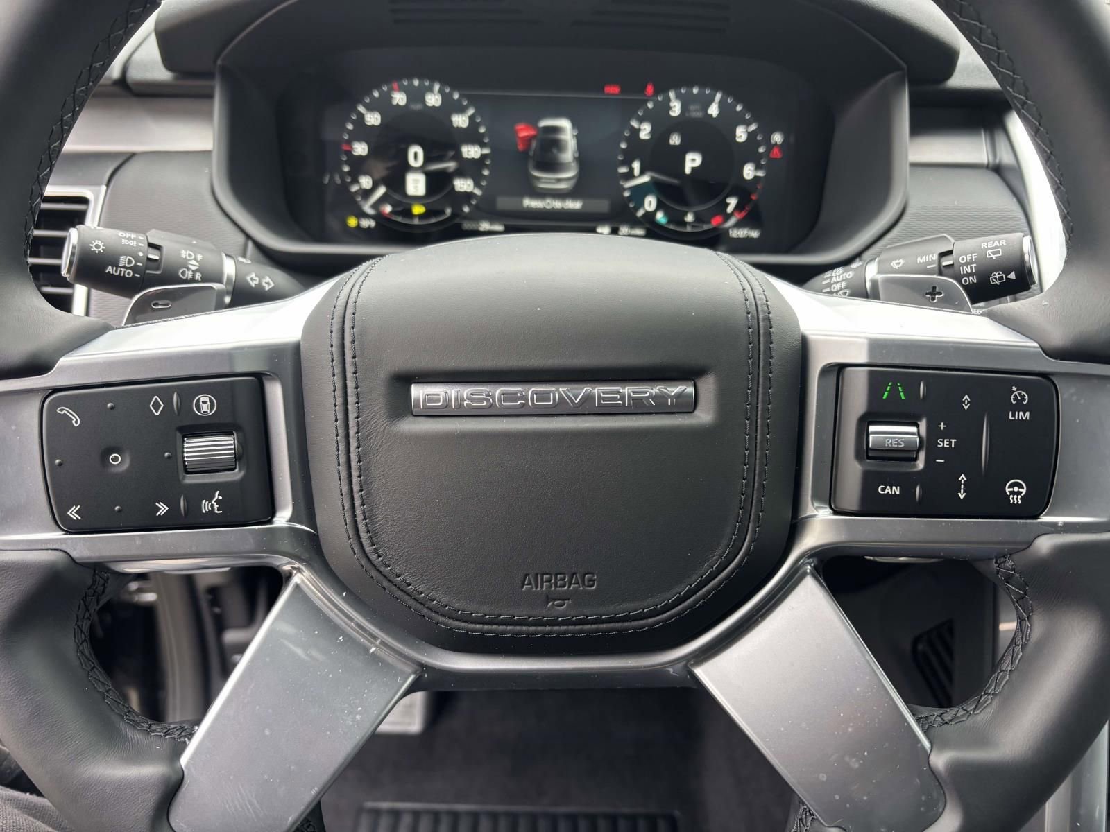 New 2026 Land Rover Discovery Limited Edition AWD/4WD image 15