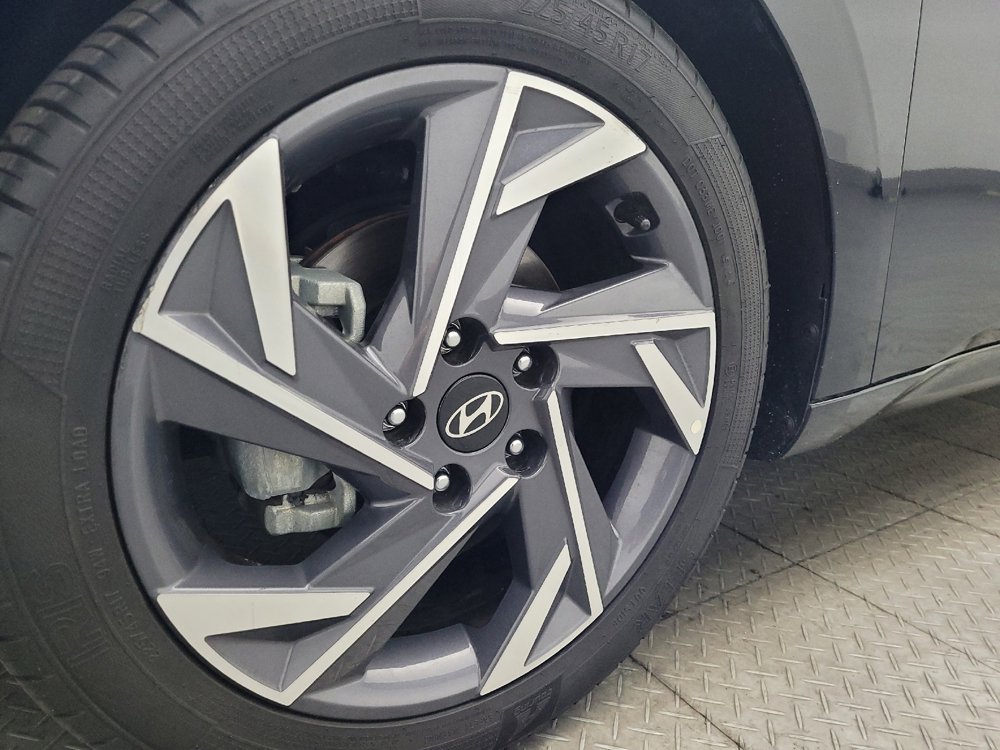 Used 2025 Hyundai Elantra SEL image 31