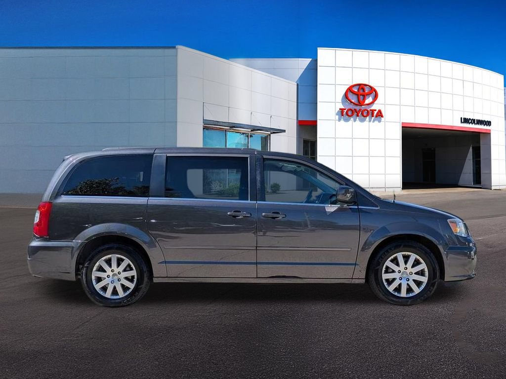 Used 2015 Chrysler Town & Country LX FWD image 10
