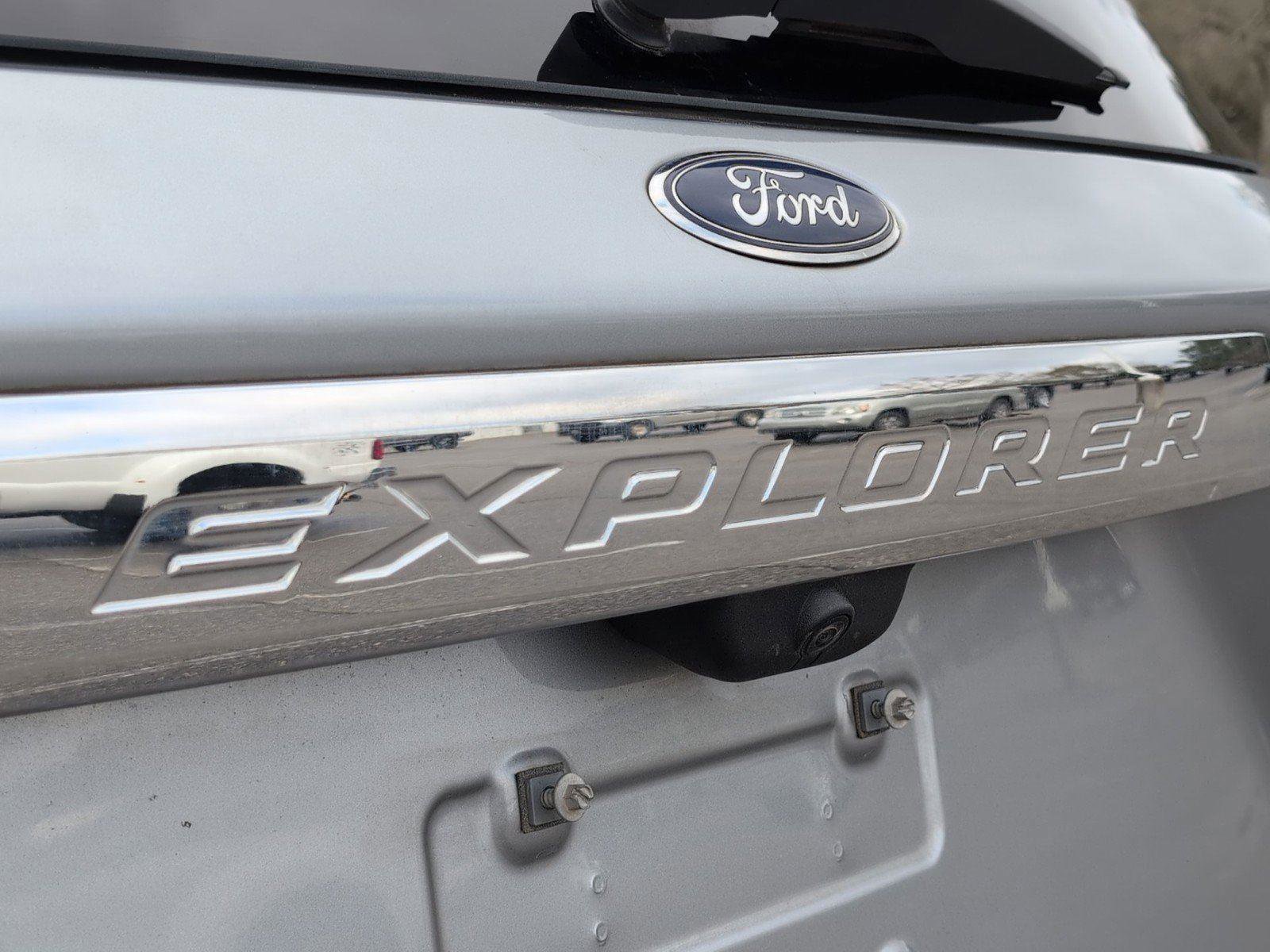 Used 2023 Ford Explorer Limited w/ Limited Technology Package image 11