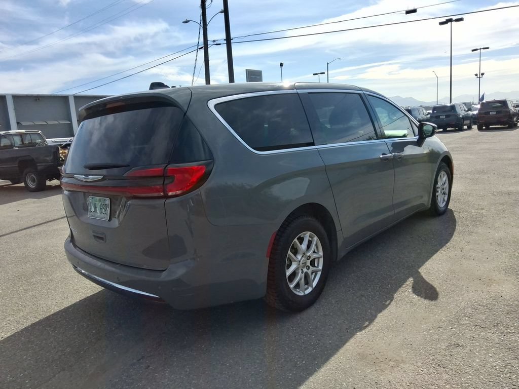 Certified 2023 Chrysler Pacifica Touring-L FWD image 8