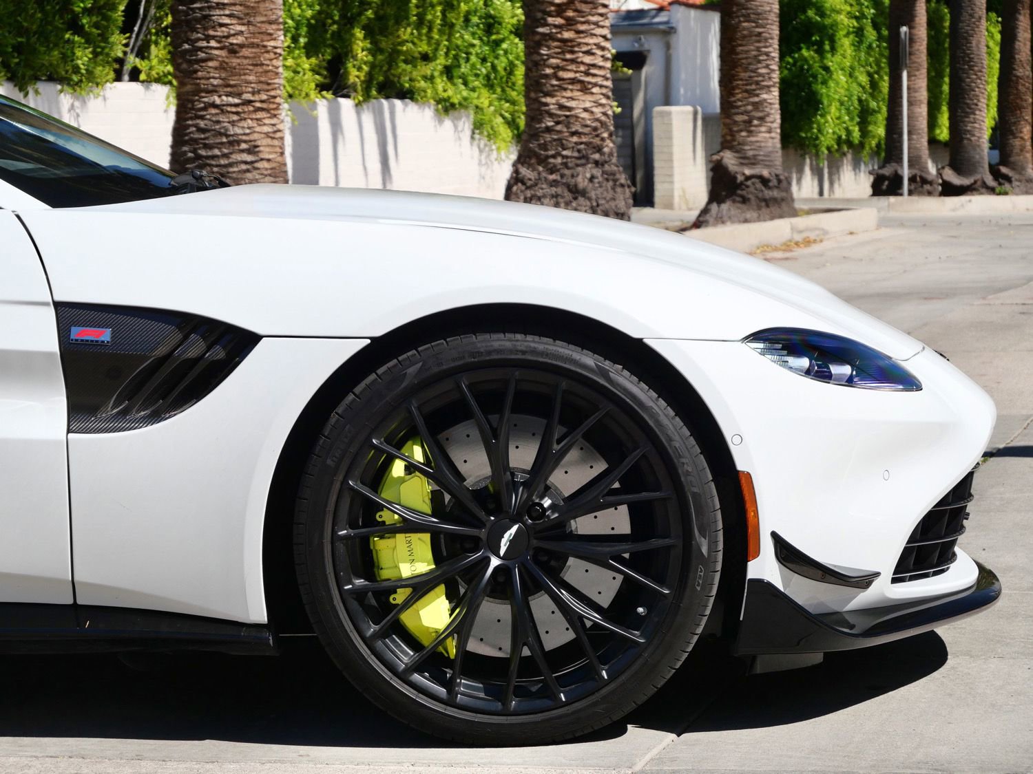 Used 2023 Aston Martin V8 Vantage Coupe image 4